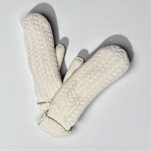 Denver Hayes Cream Cable Knit Mittens | Lined | One Size